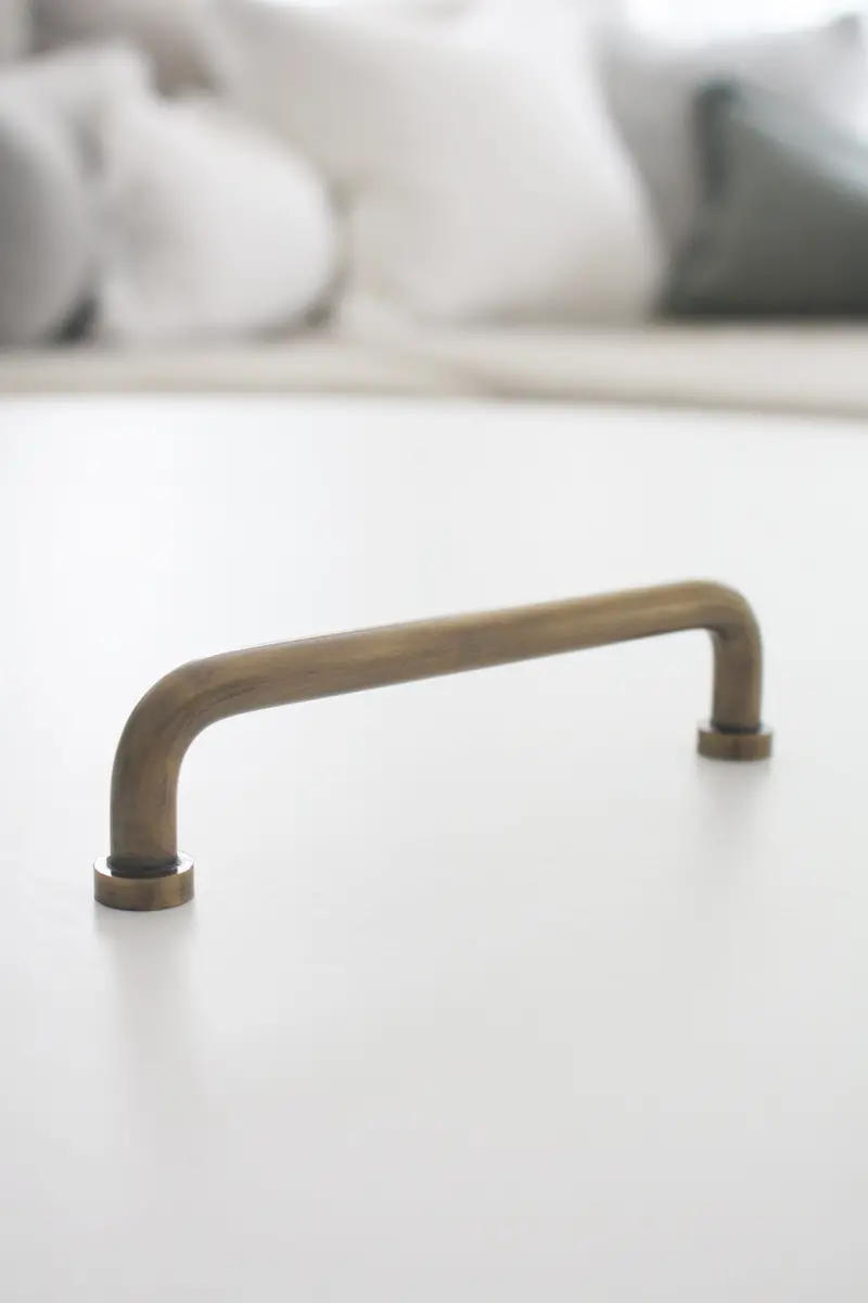 14Cm Polished Brass Hemingway-Style Cabinet Pull 1