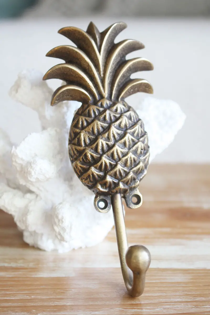 Medium Pineapple-Shaped Hook – Brass Wall Mount 1