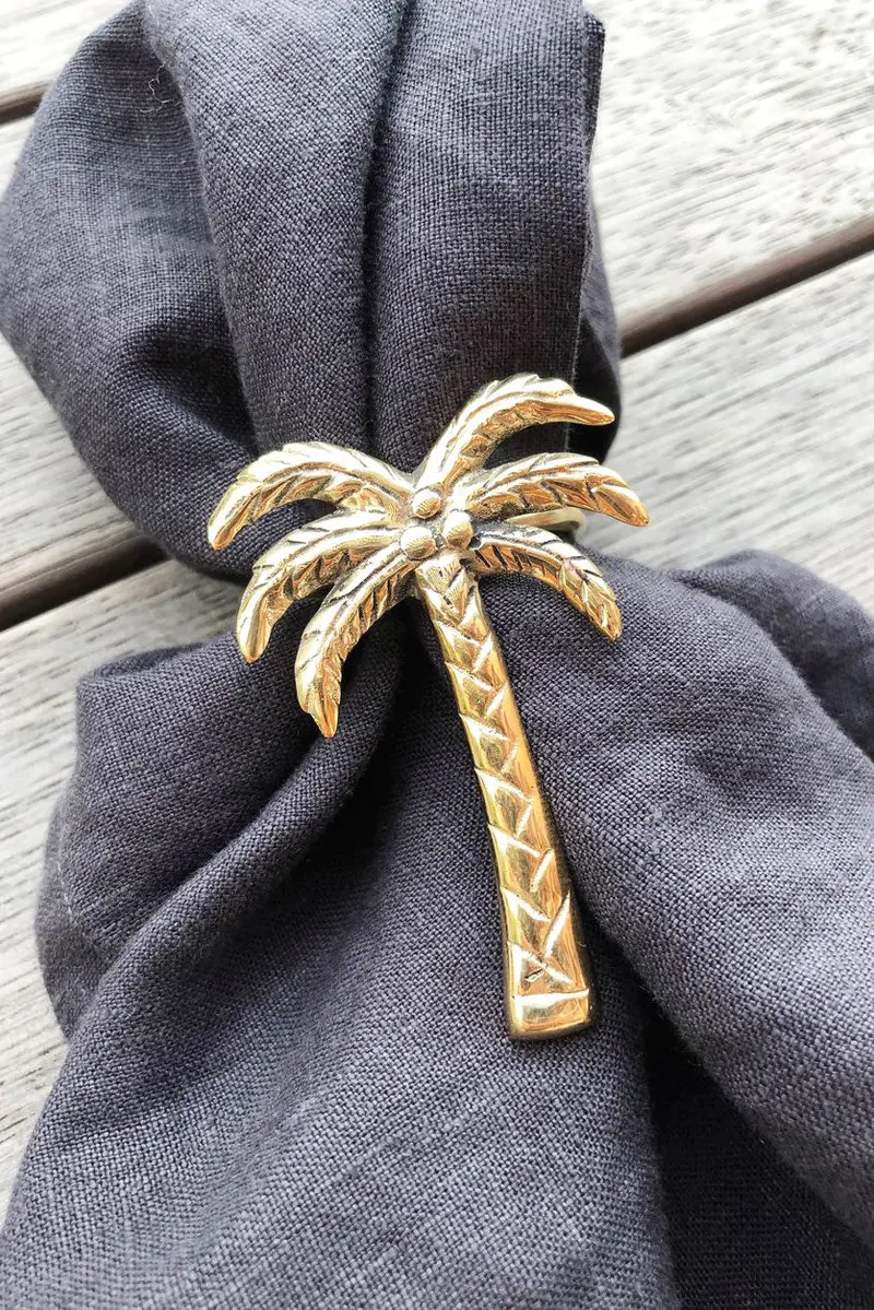 Palm Tree–Themed Brass Napkin Ring – Elegant Dining Detail 1